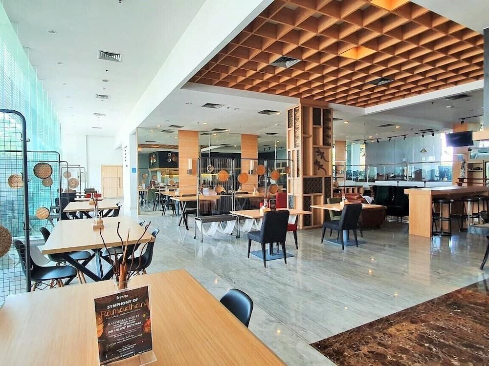 Batiqa Hotel & Apartments Karawang Luaran gambar