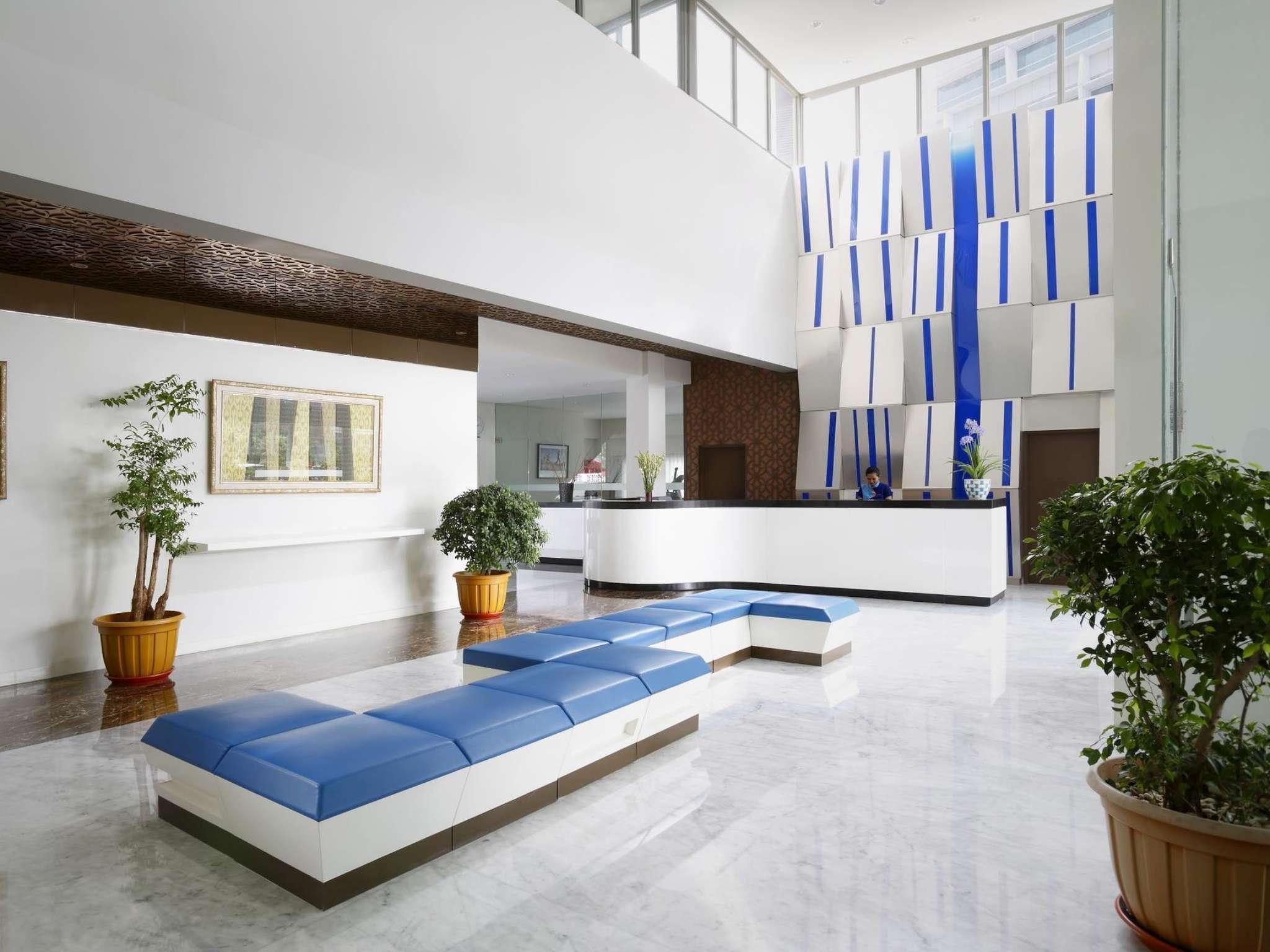 Batiqa Hotel & Apartments Karawang Luaran gambar