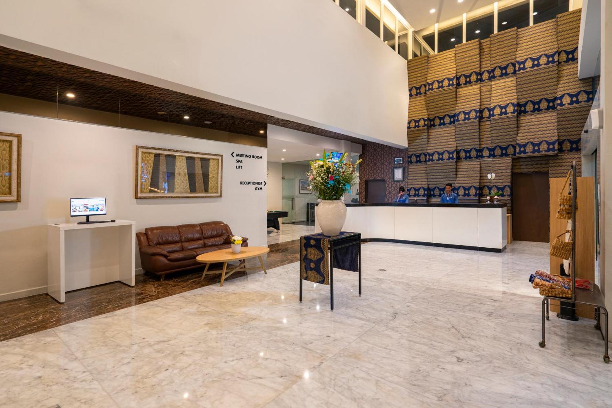 Batiqa Hotel & Apartments Karawang Luaran gambar