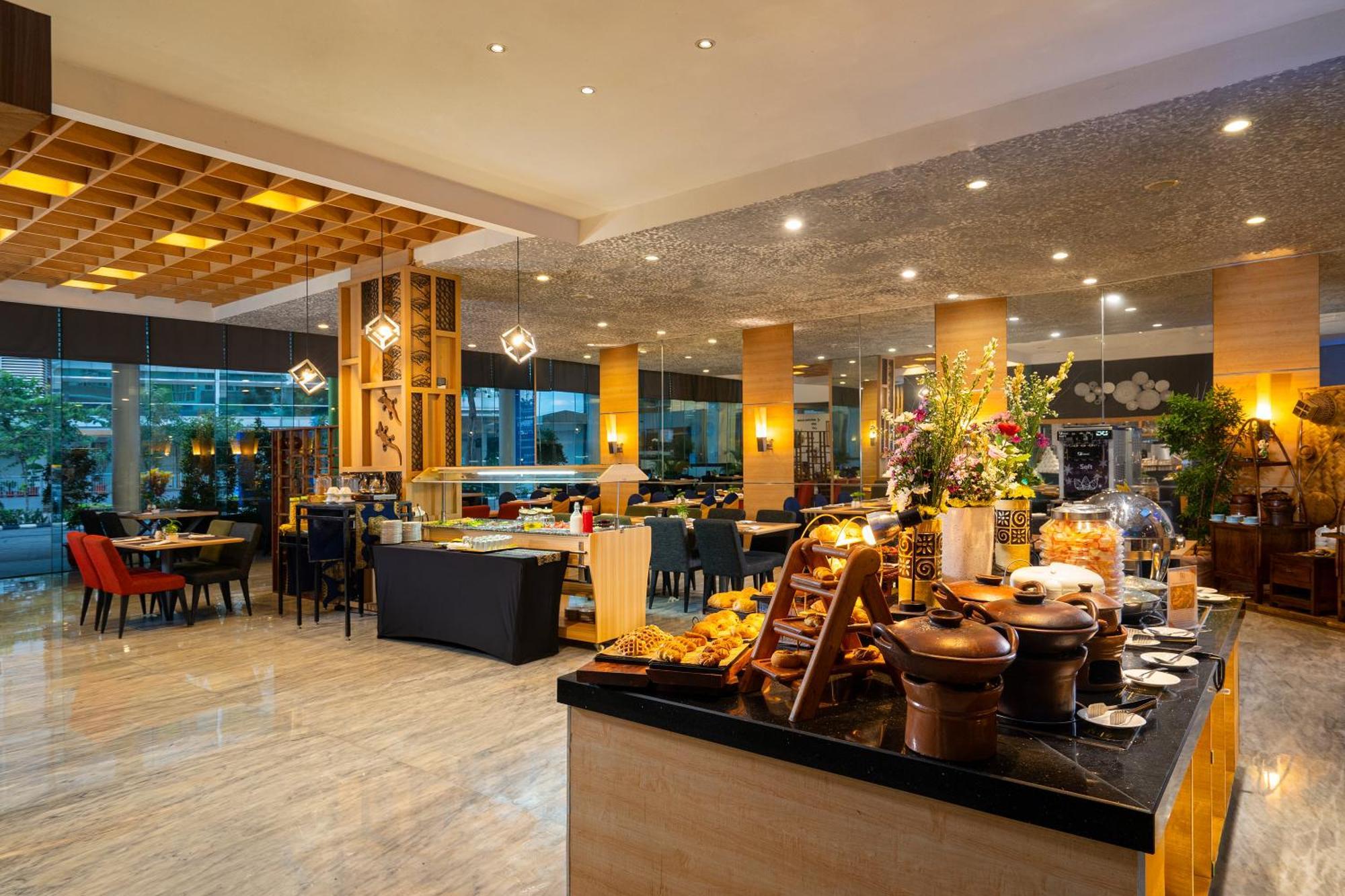 Batiqa Hotel & Apartments Karawang Luaran gambar