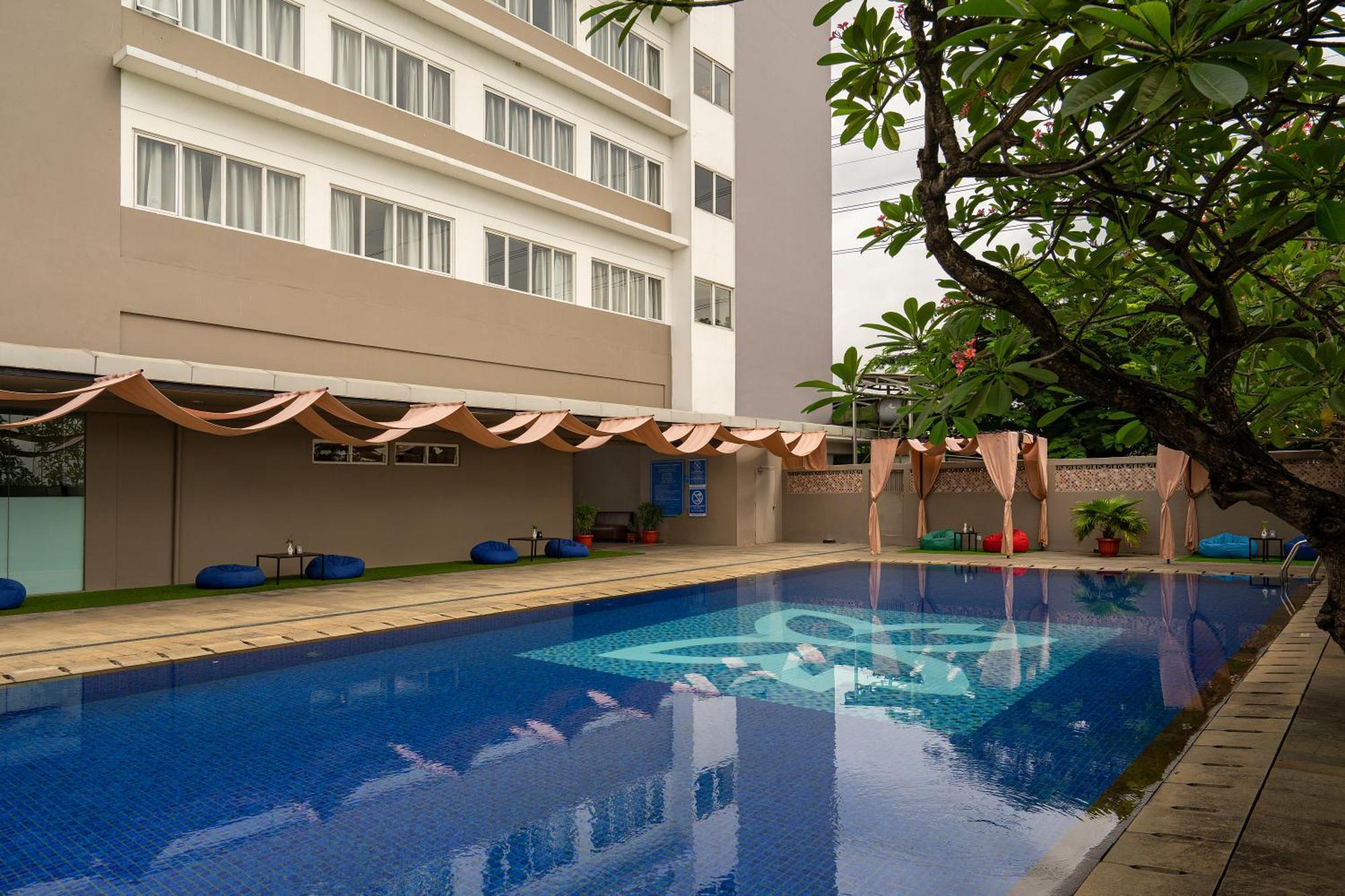 Batiqa Hotel & Apartments Karawang Luaran gambar