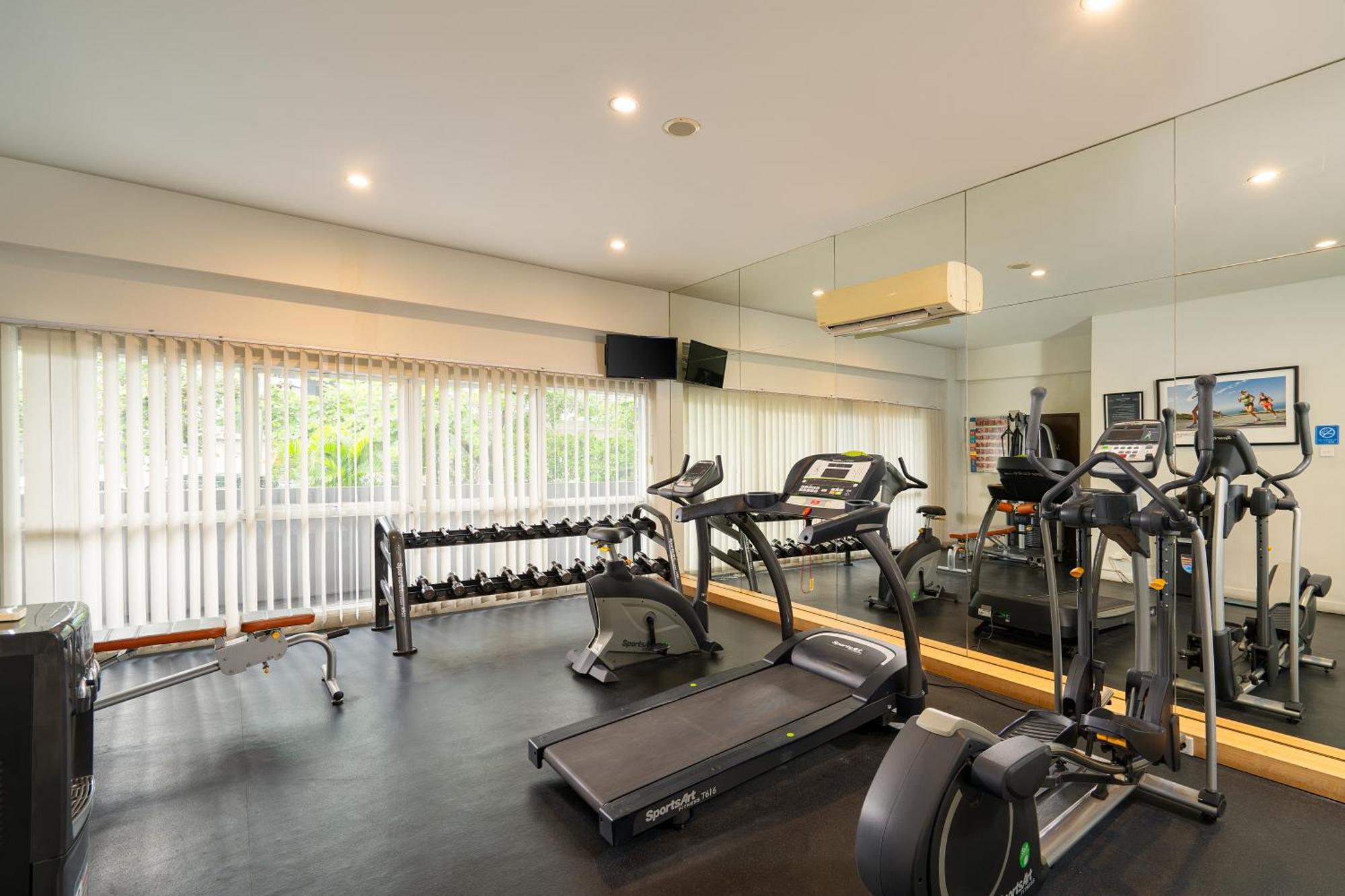 Batiqa Hotel & Apartments Karawang Luaran gambar