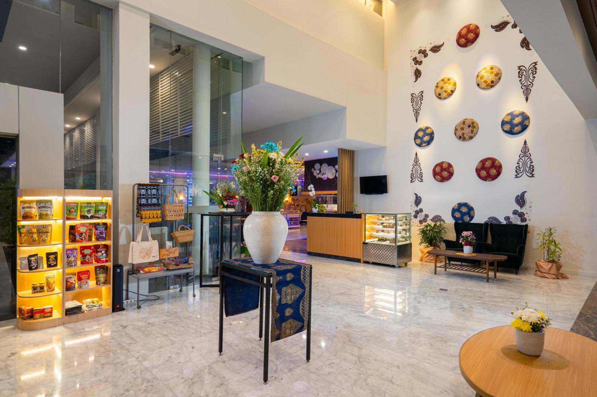 Batiqa Hotel & Apartments Karawang Luaran gambar