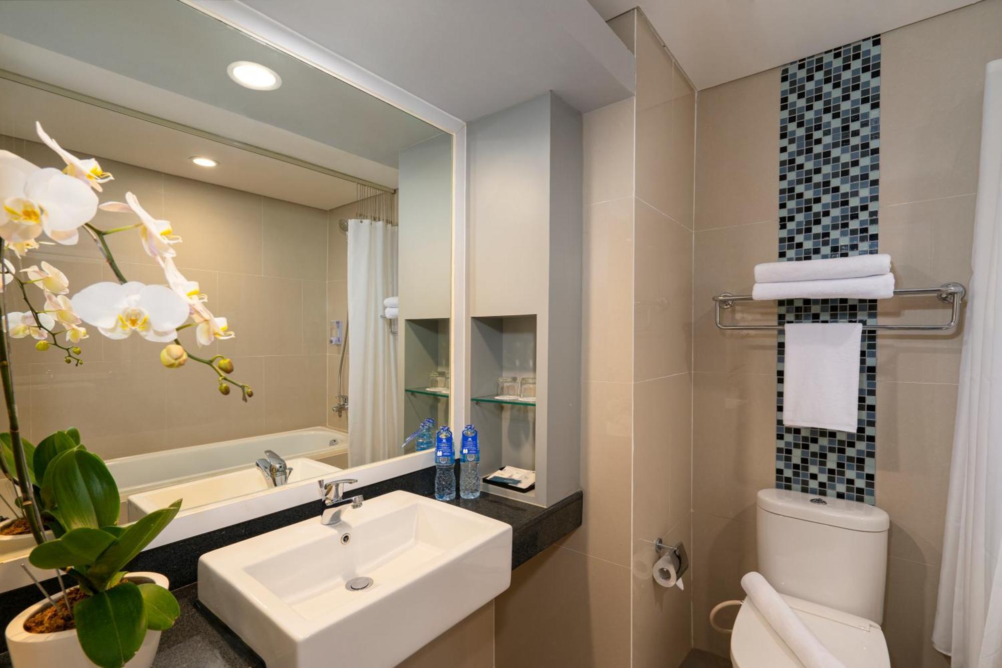 Batiqa Hotel & Apartments Karawang Luaran gambar