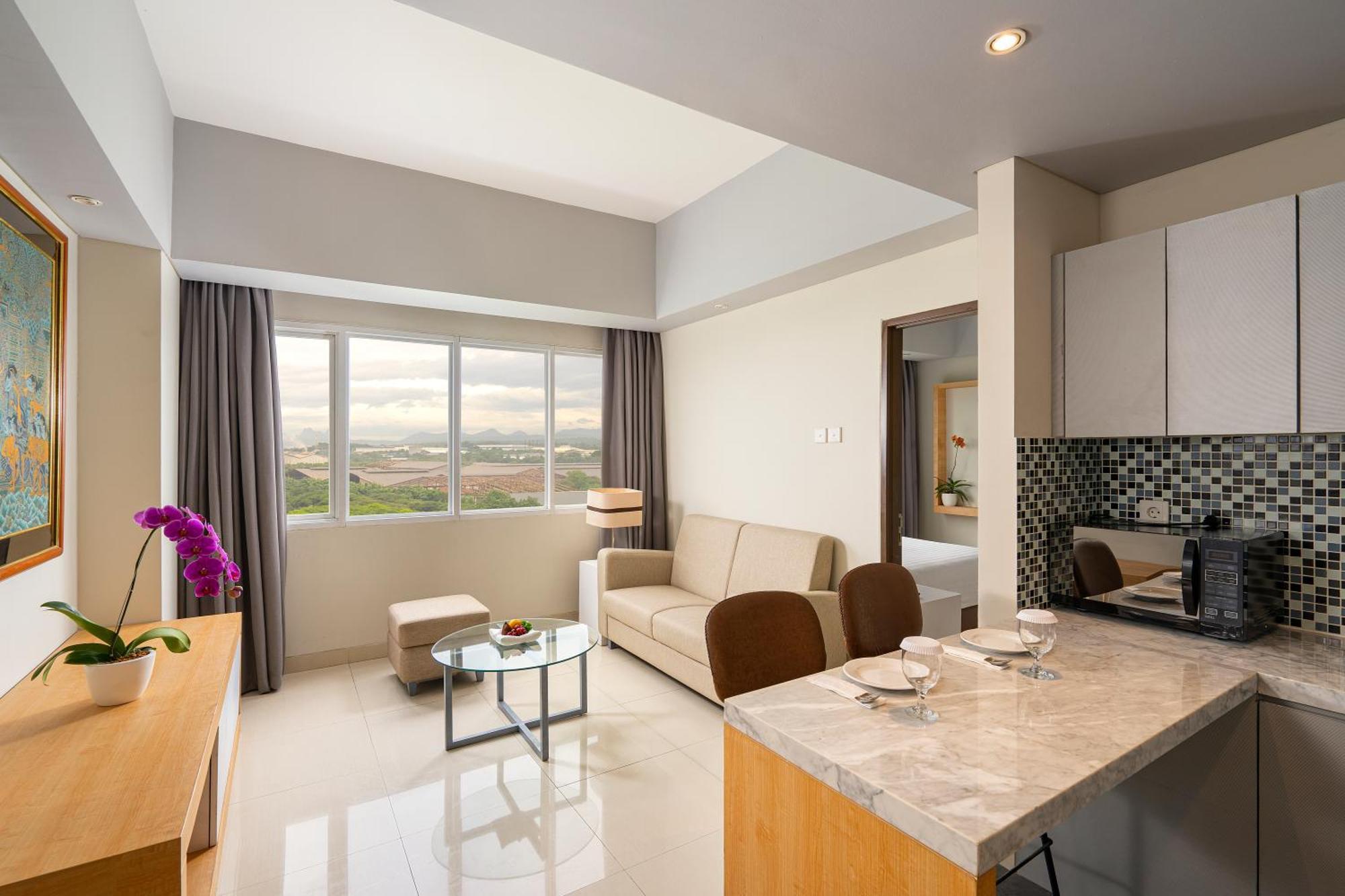 Batiqa Hotel & Apartments Karawang Luaran gambar