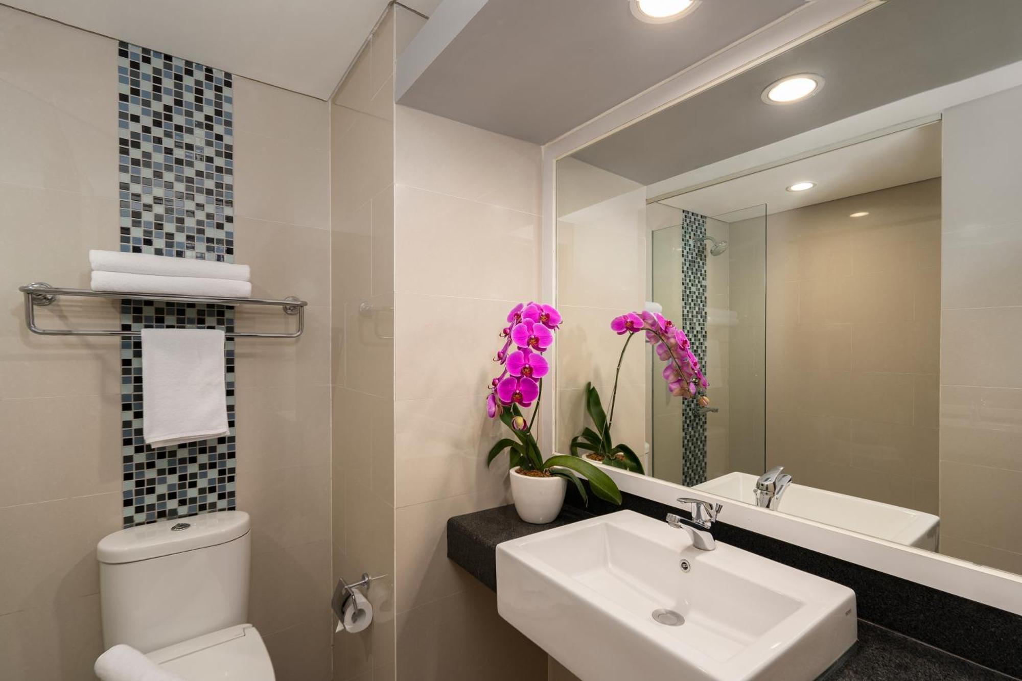 Batiqa Hotel & Apartments Karawang Luaran gambar