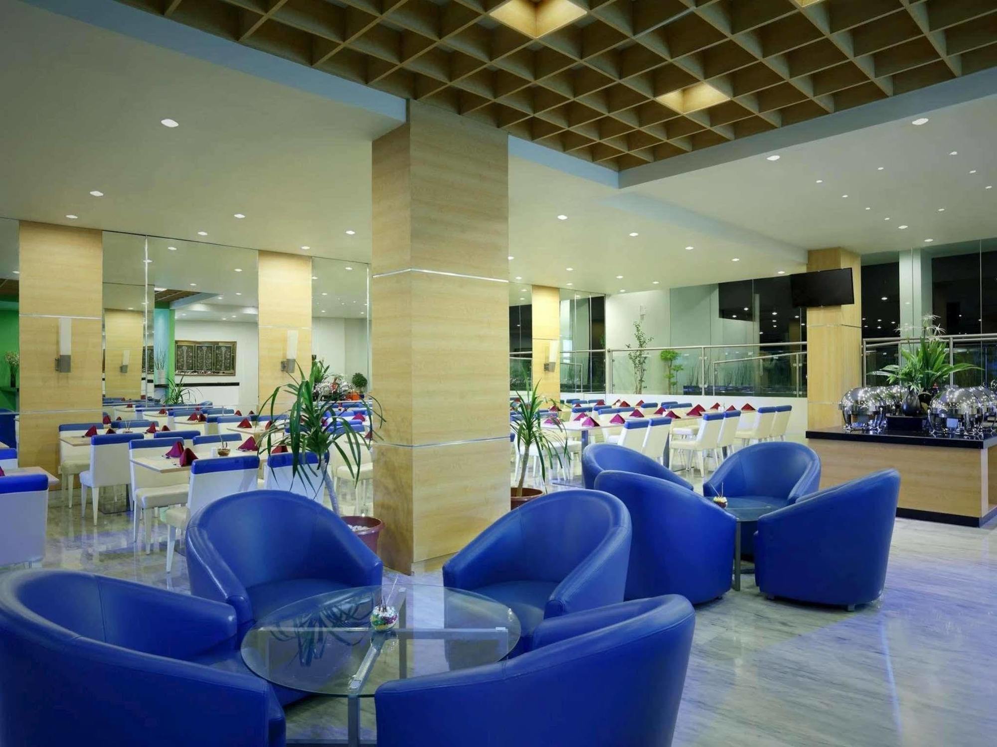 Batiqa Hotel & Apartments Karawang Luaran gambar