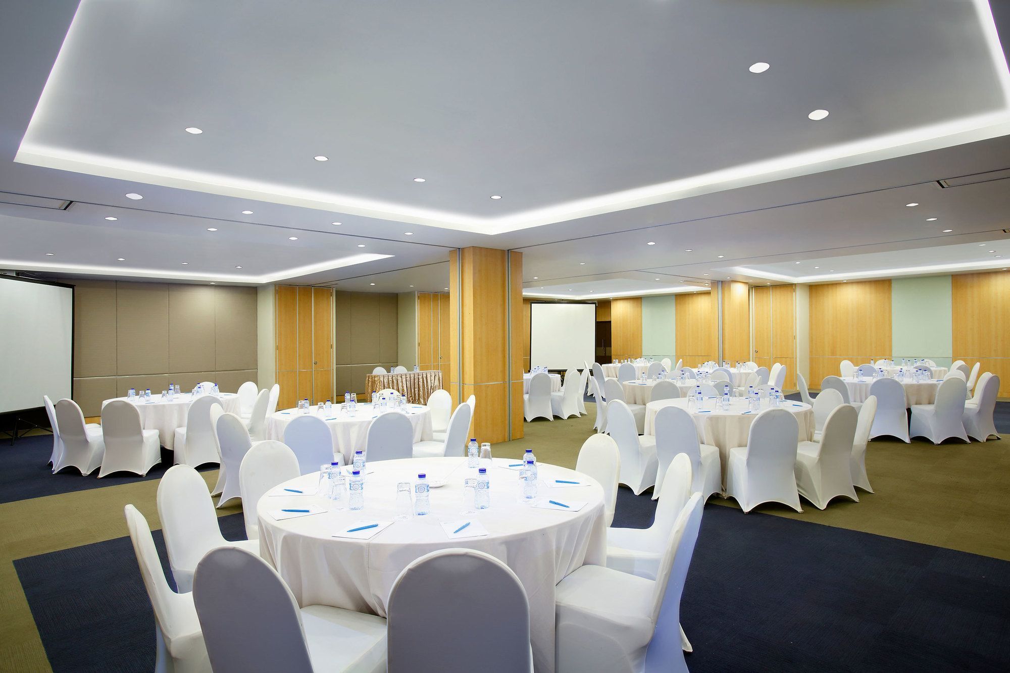 Batiqa Hotel & Apartments Karawang Luaran gambar