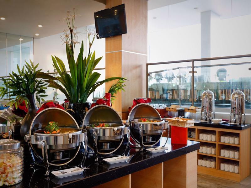 Batiqa Hotel & Apartments Karawang Luaran gambar