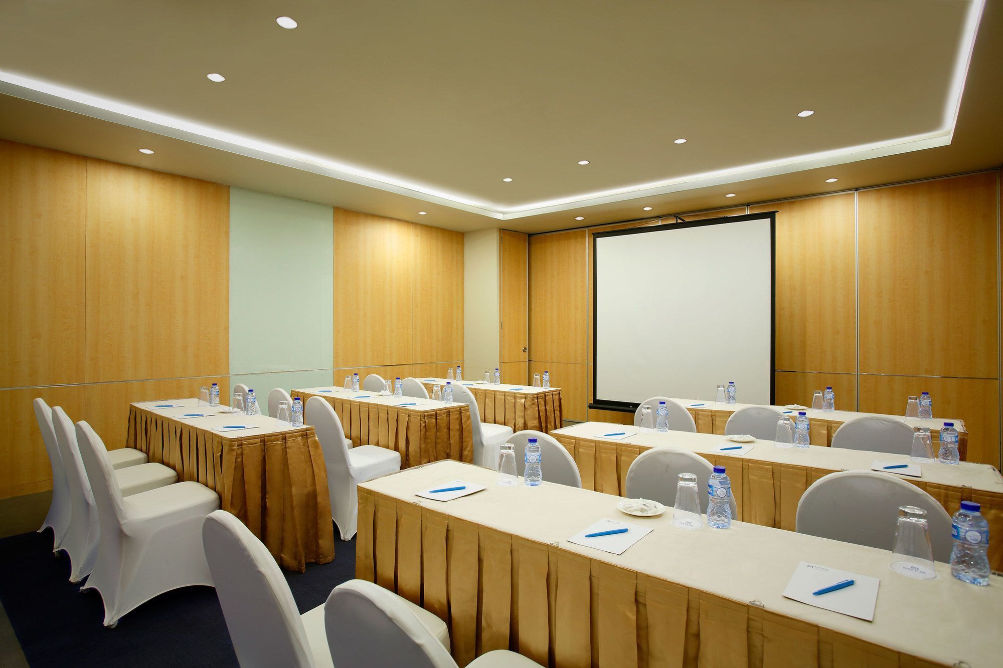 Batiqa Hotel & Apartments Karawang Luaran gambar